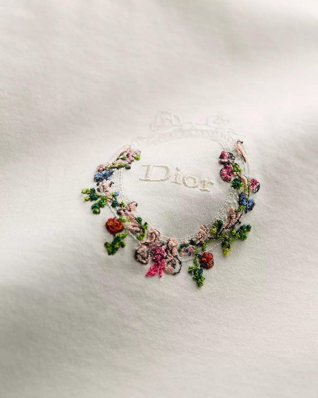 Dioriviera Dior Médaillon Embroidered Fitted T-Shirt RUNWAY DELUXE