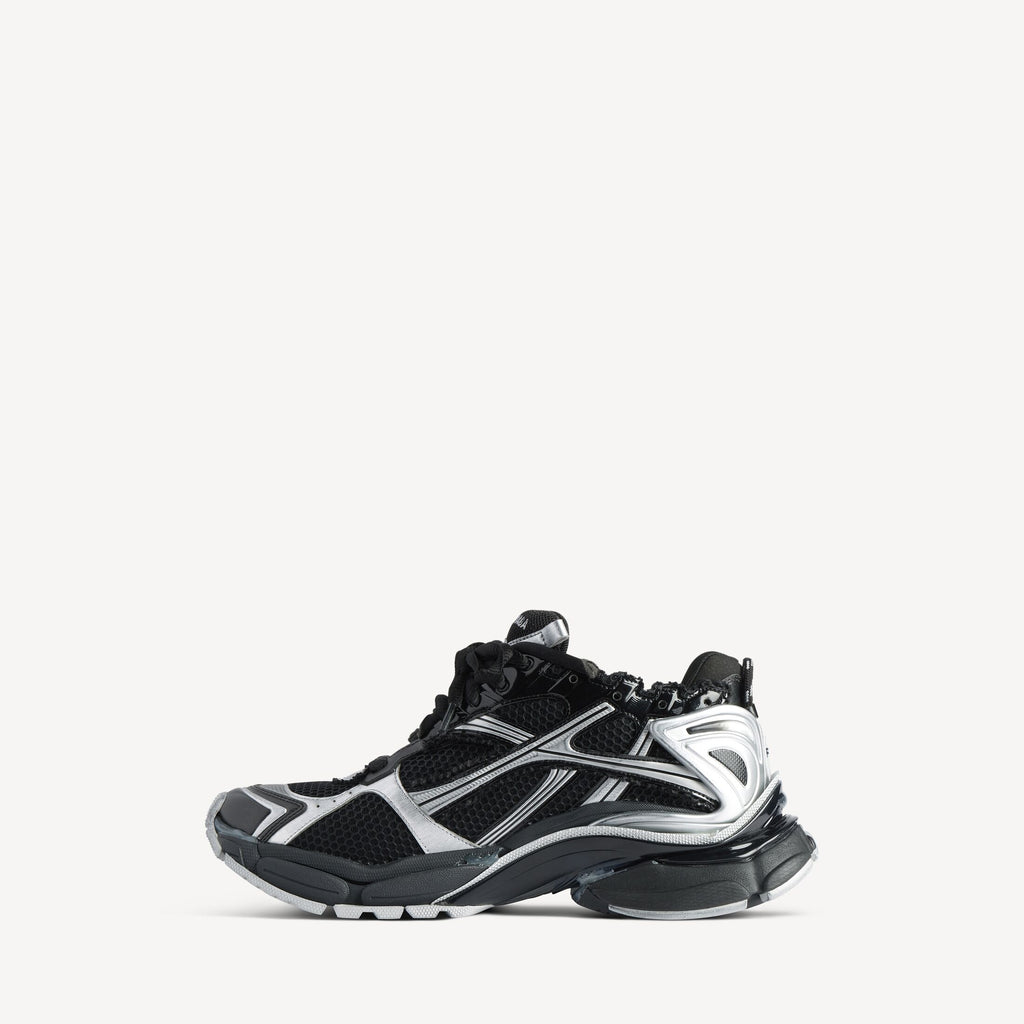 Women's Runner Sneaker in Black/silver