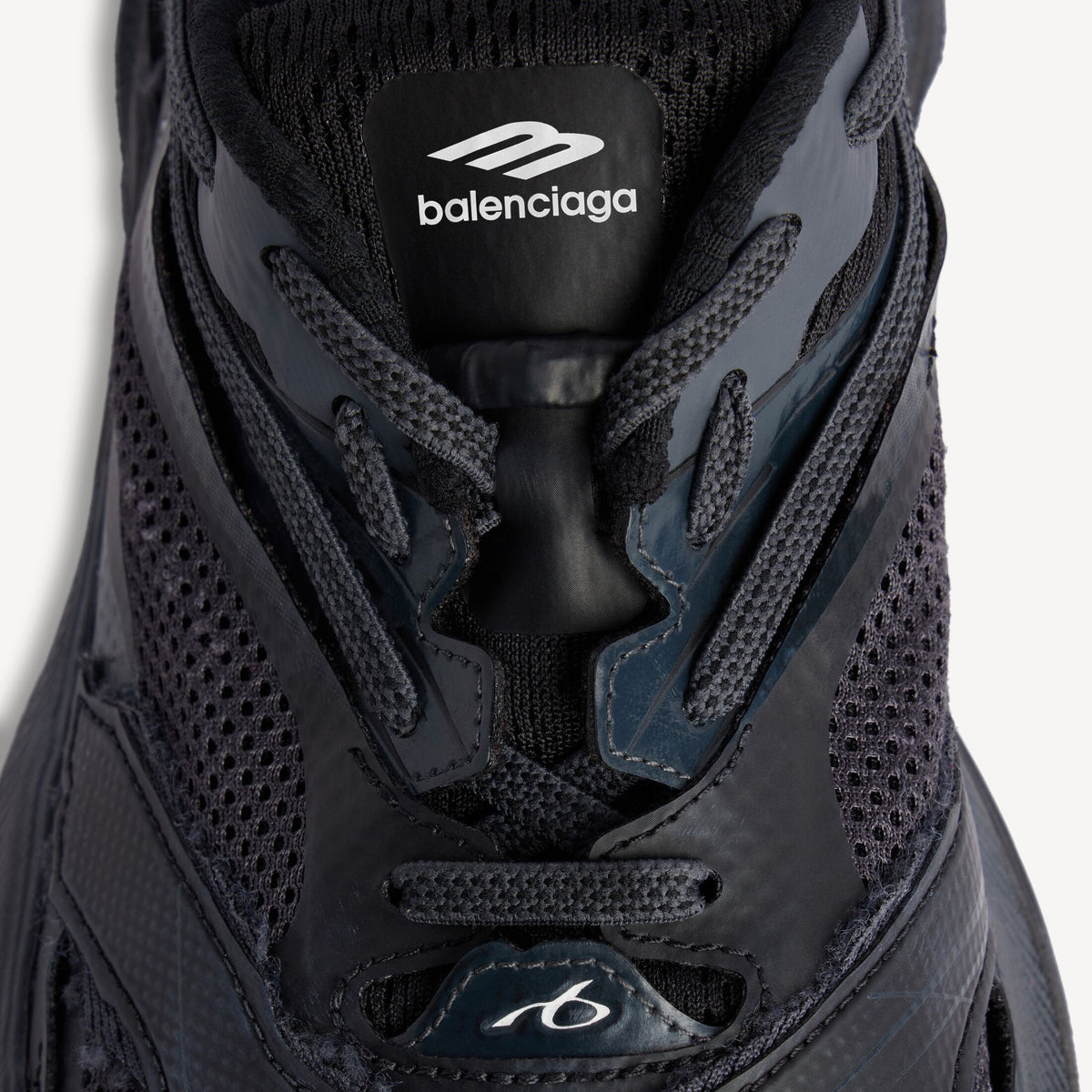 Women's Jet Sneaker in Black