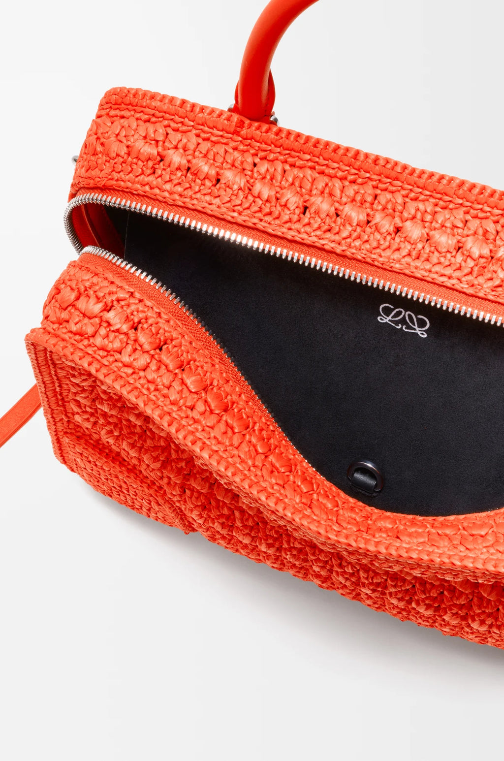 Medium Amazona 180 Lazy Crab bag in raffia crochet