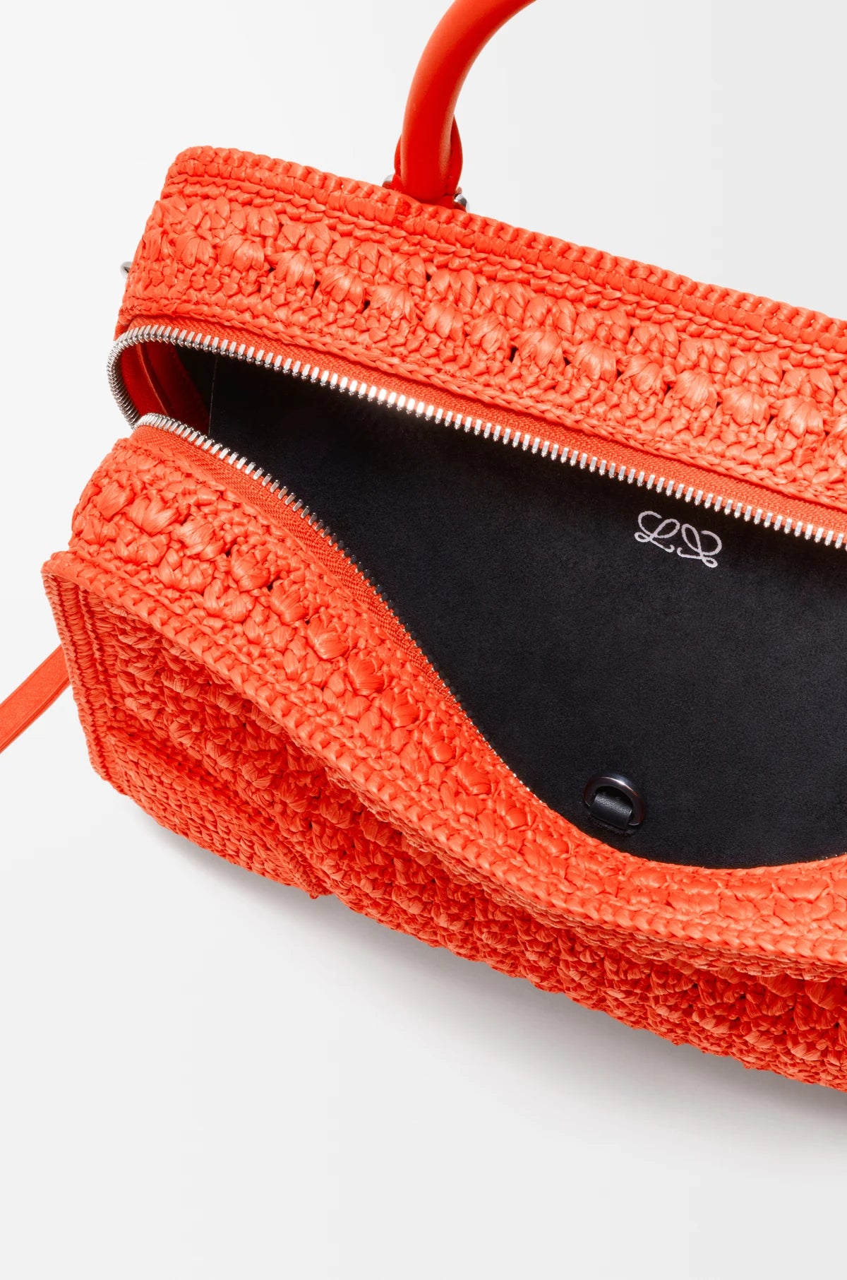 Medium Amazona 180 Lazy Crab bag in raffia crochet