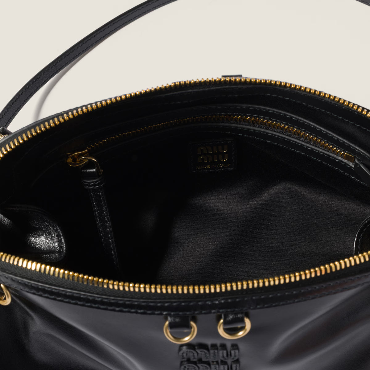 Caprice shiny leather clutch