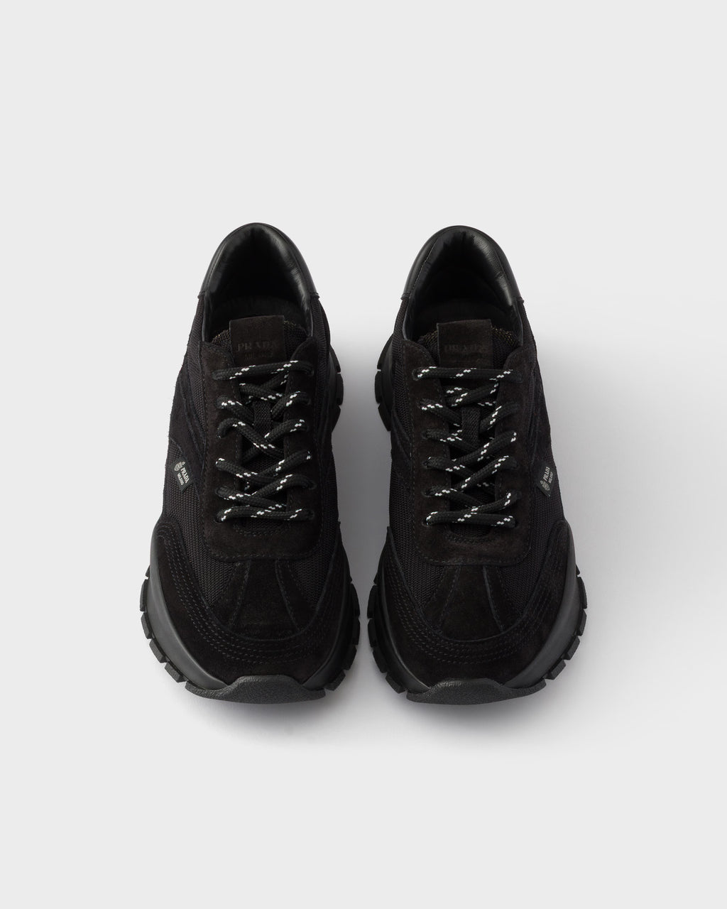 Mesh fabric and suede sneakers