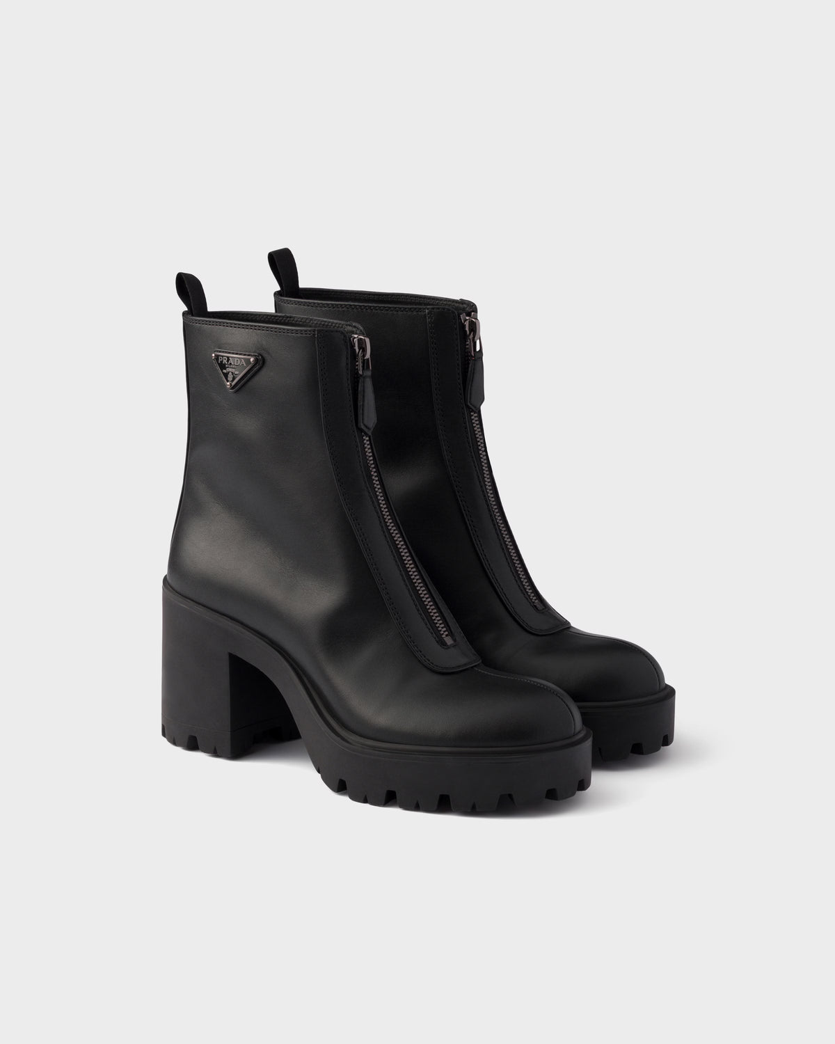 Leather ankle boots with zipper