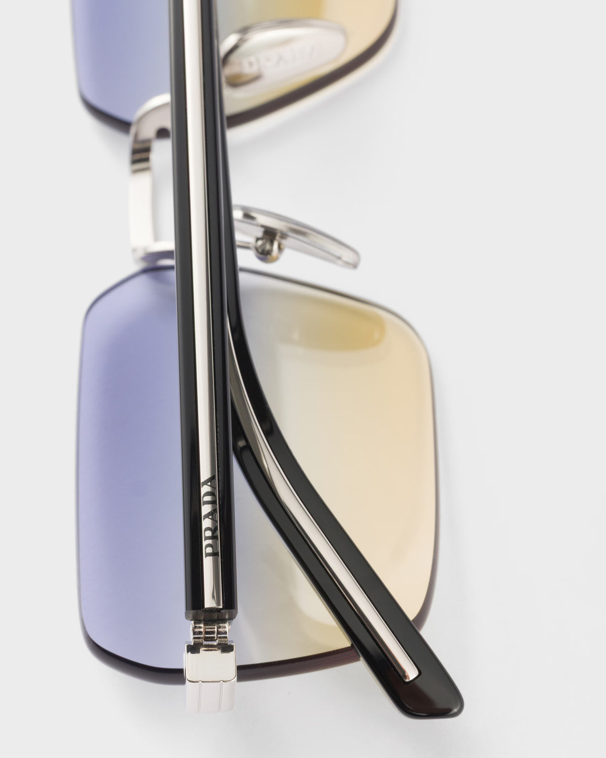 Sunglasses with the iconic metal plaque ColorShaded Iris Lenses RUNWAY DELUXE